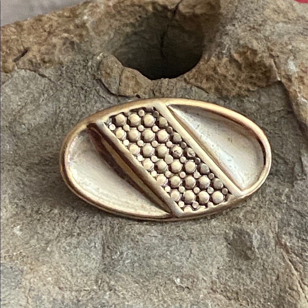 5/$10❤️❤️❤️Upcycled Vintage Ornate Design Oval Mini Broach light gold tone